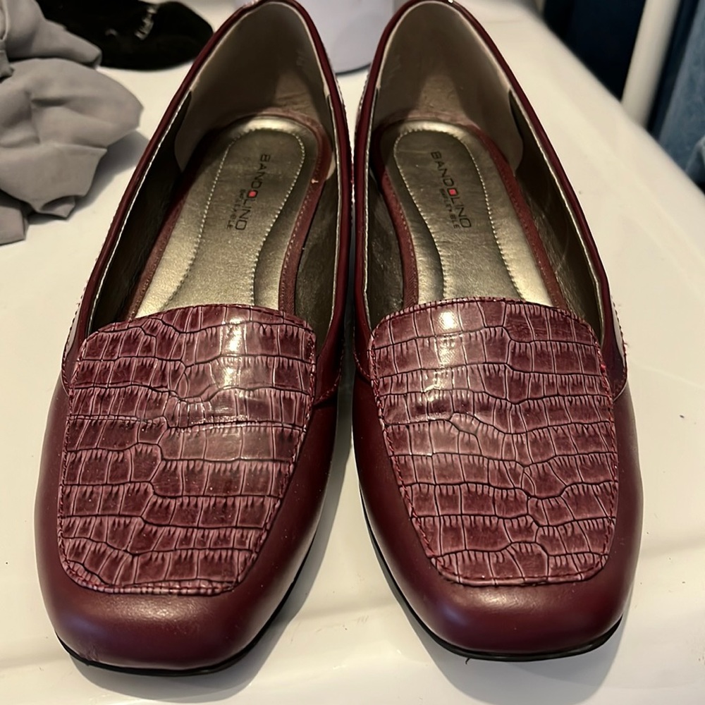 Bandolino burgundy loafers